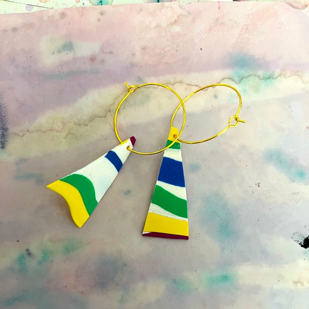 Fun flag charm hoops, hypoallergenic, little color, little glitter! Handmade.